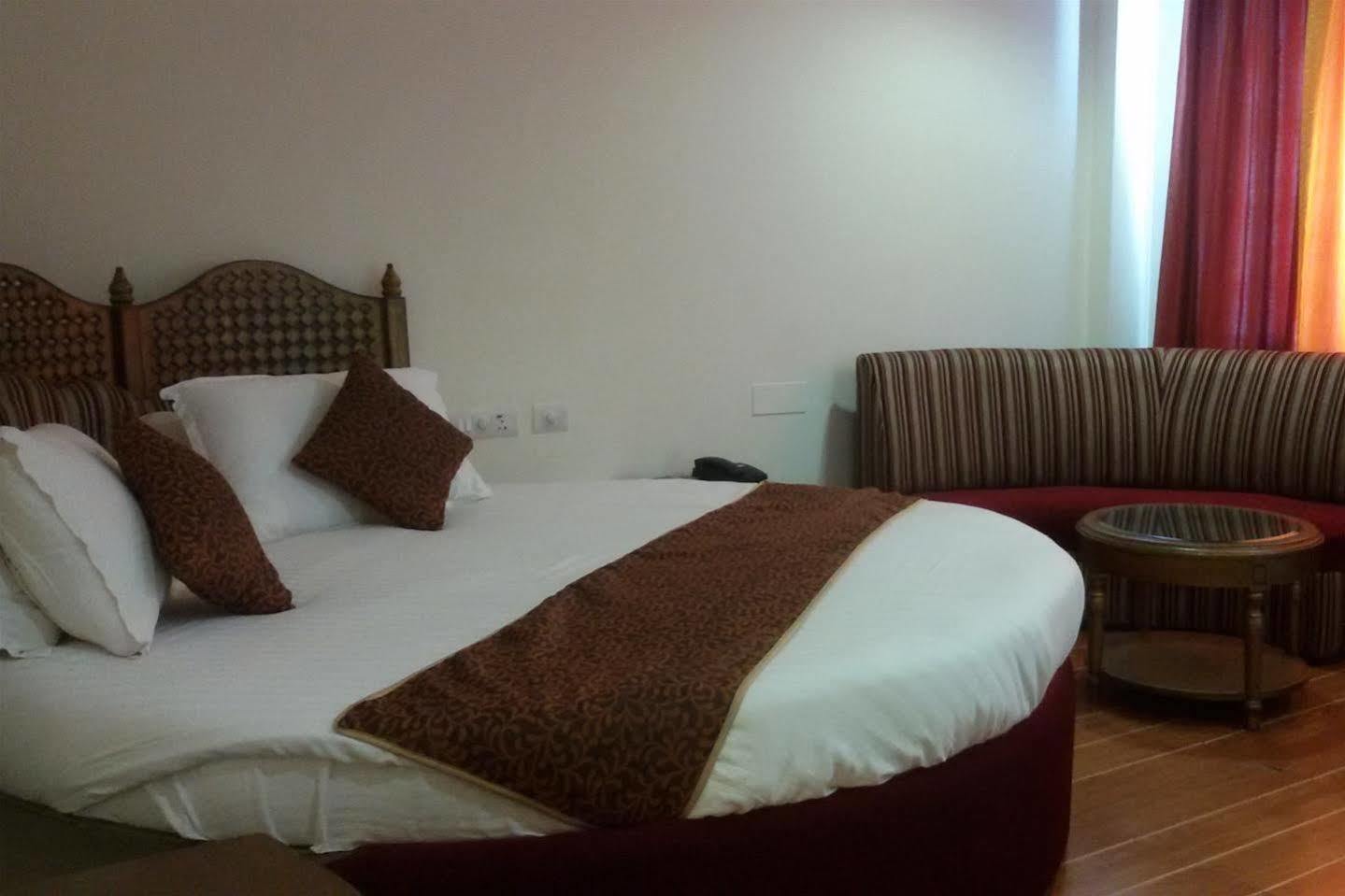 Hotel Classic Residency Kalka Ngoại thất bức ảnh