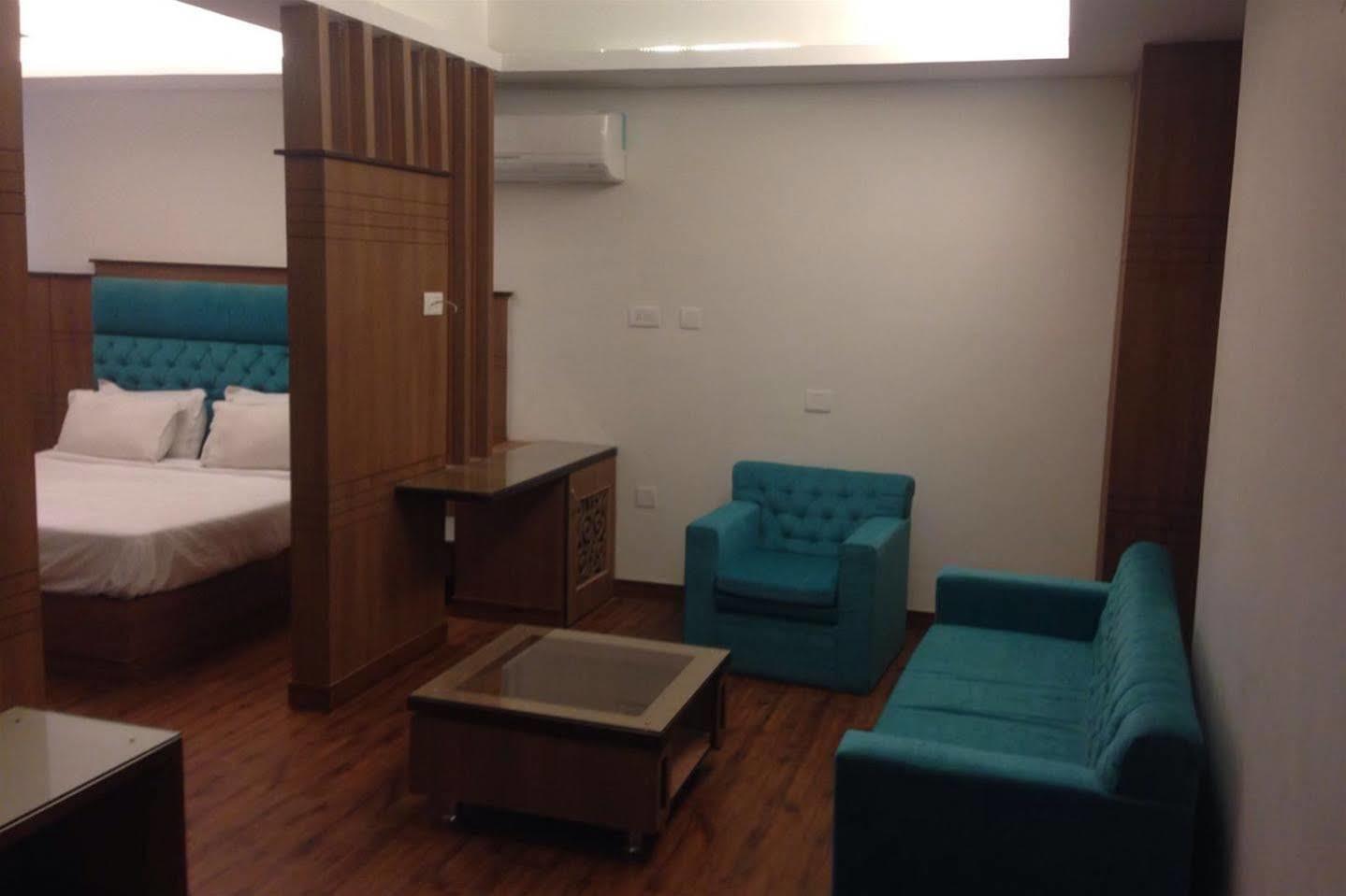 Hotel Classic Residency Kalka Ngoại thất bức ảnh