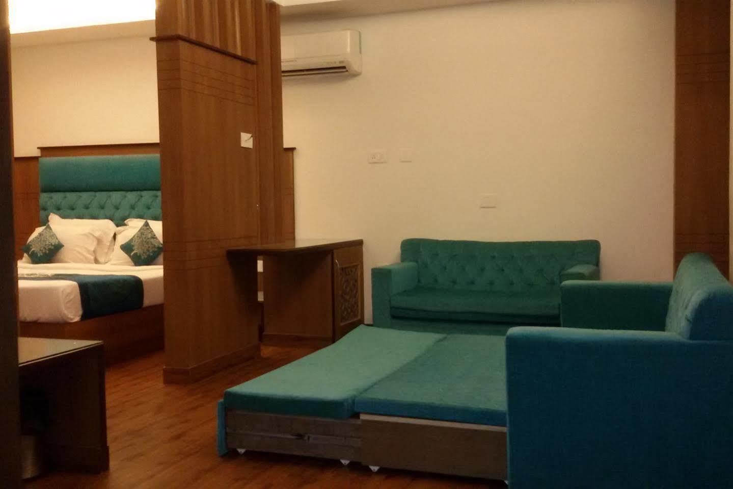 Hotel Classic Residency Kalka Ngoại thất bức ảnh